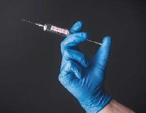 Минздрав не рассмотрел большинство докладов о побочных эффектах вакцины против COVID-19 