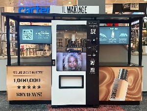 Не только чипсы и напитки: в Израиле появился первый автомат для продажи косметики