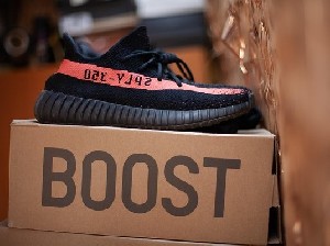 Adidas больше не будет продавать Yeezy 